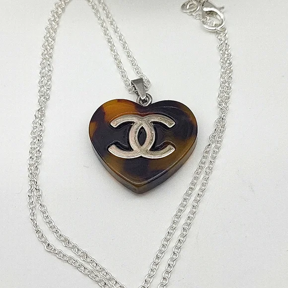 Lavish zipper Pull Tortoiseshell Heart Pendant - Picture 6 of 6